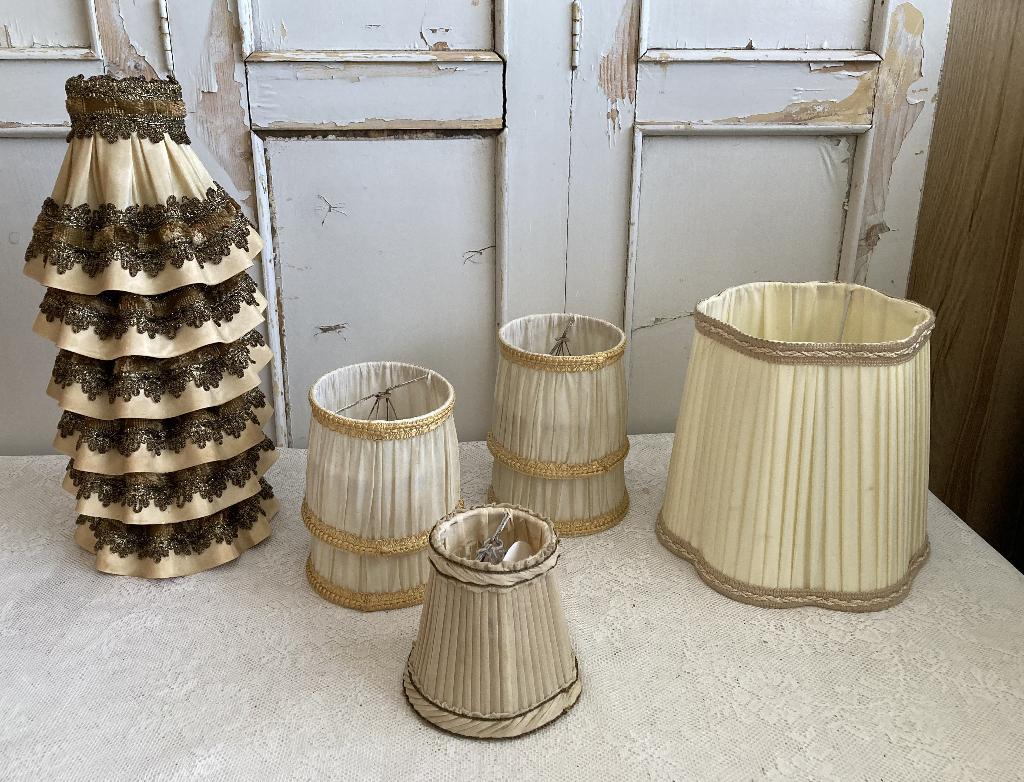Brocante lampenkapjes - klemkapjes / + 2x fitting, Gebruikt, --, Beige, Rond