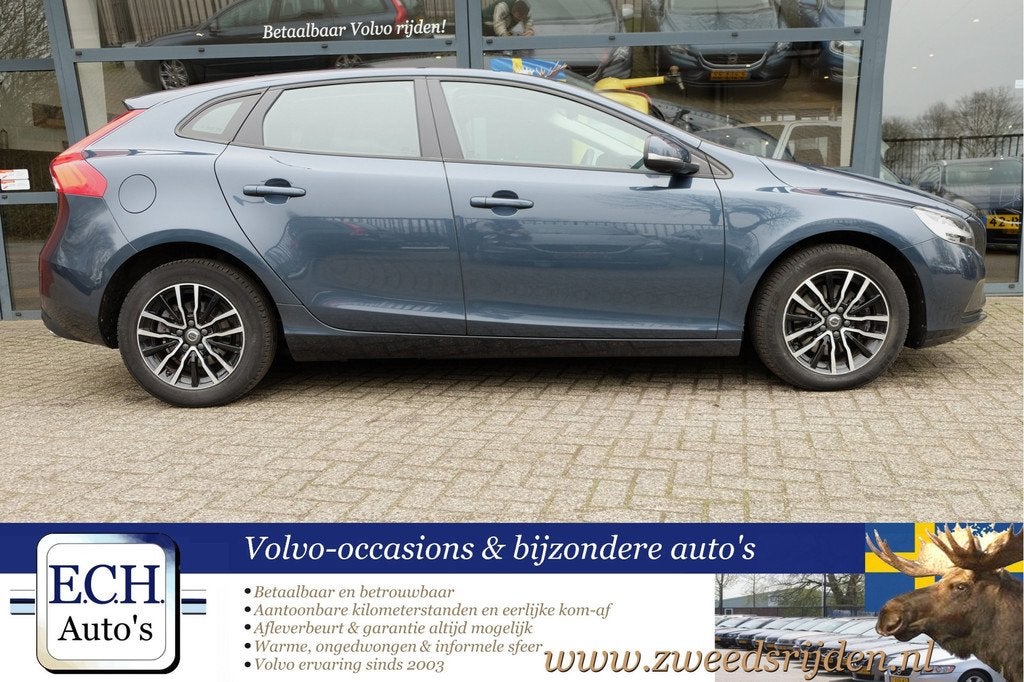 Volvo V40 2.0 T2 122 pk Nordic+, Navi, Stoelverwarming, Trek, Voorwielaandrijving, Gebruikt, 4 cilinders, Blauw