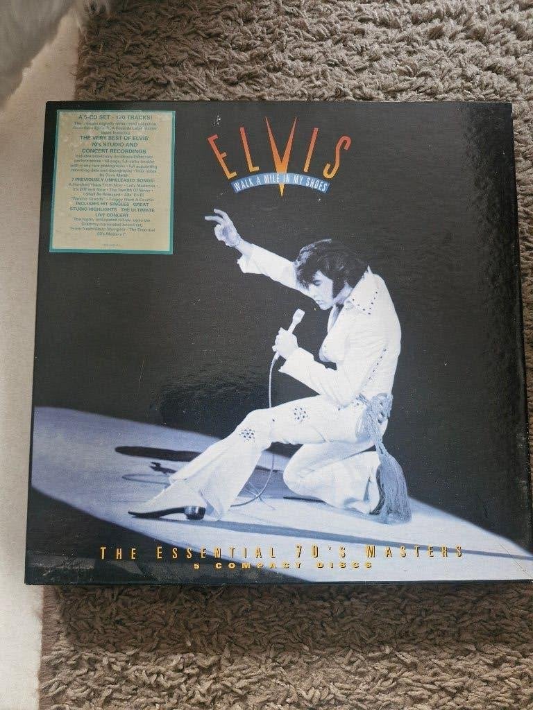 Elvis Presley Walk A Mile In My Shoes Box COMPLEET + ZEGELS, Ophalen of Verzenden, Gebruikt