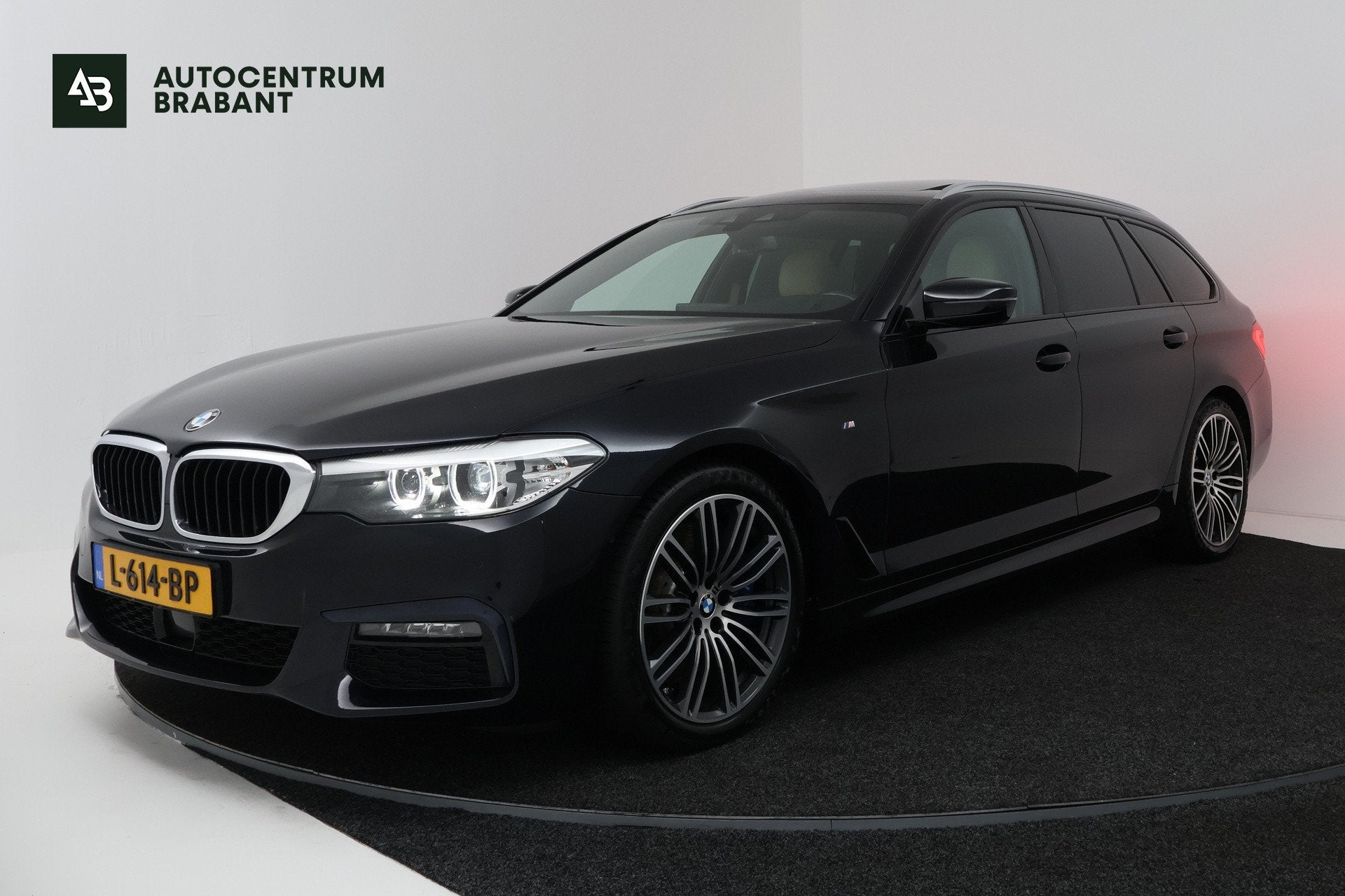 BMW 5-serie Touring 540i xDrive High Executive (PANORAMADAK,, Automaat, Gebruikt, 2000 kg, Vierwielaandrijving