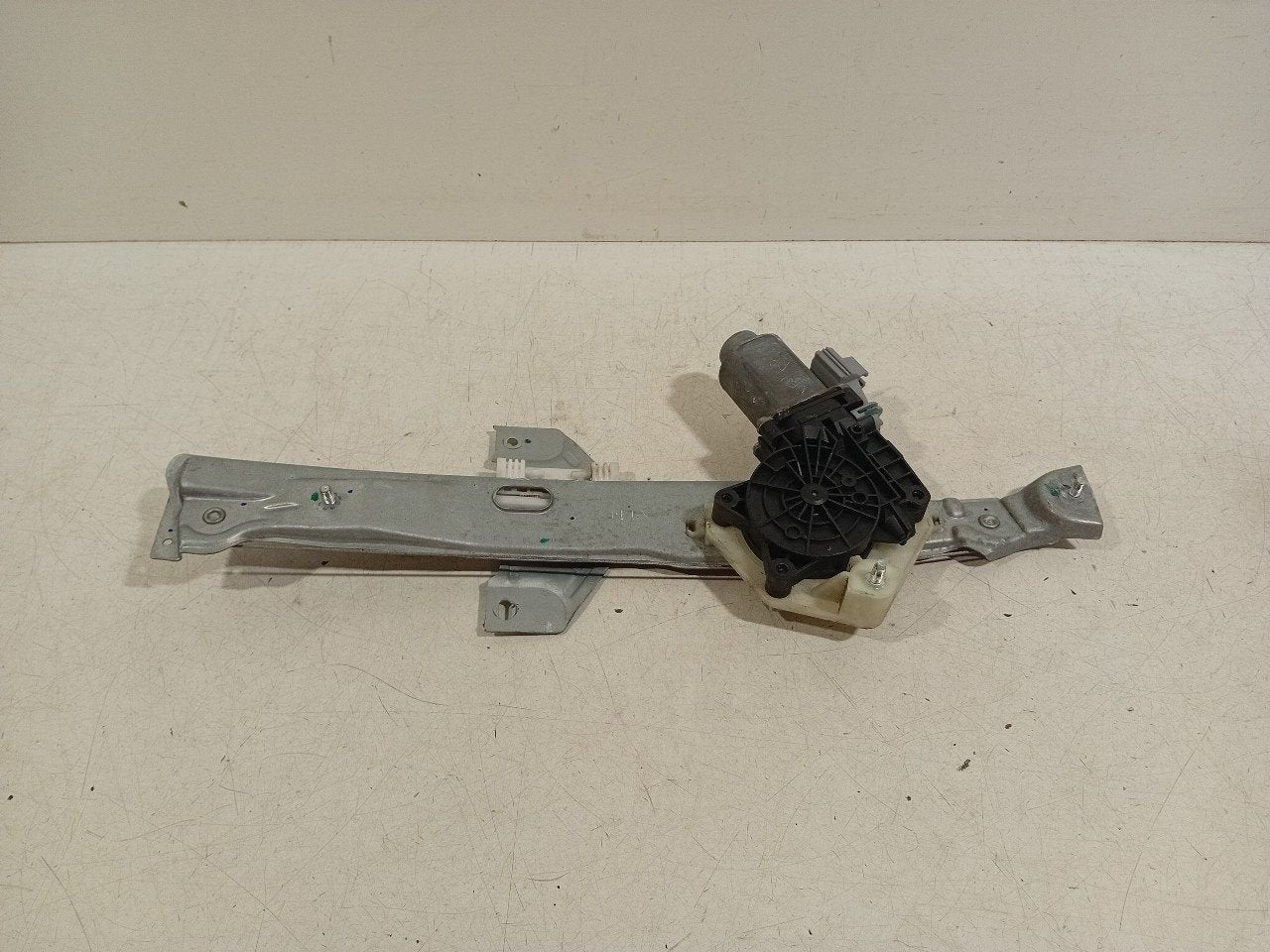 Raammechaniek elektrisch rechts achter Ford Ka, Onderdelen@venauto.nl, Van der Ven Autorecycling B.V., Gebruikt, Ettenseweg 76, 4706 PB Roosendaal, The Netherlands