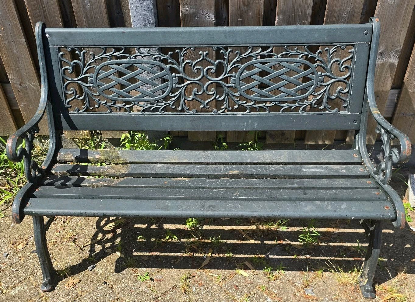 Vintage gietijzeren tuinbank - opknapper, Tuin en Terras, Ophalen of Verzenden, Gebruikt, Metaal