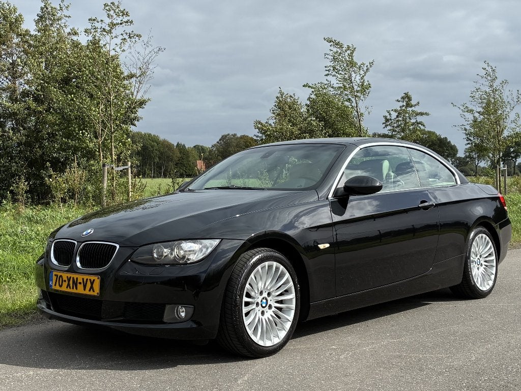 BMW 3-Serie 2.0L 320i Cabrio AUT 2007 Zwart (E93), Auto's, Automaat, 1995 cc, Beige, 4 cilinders