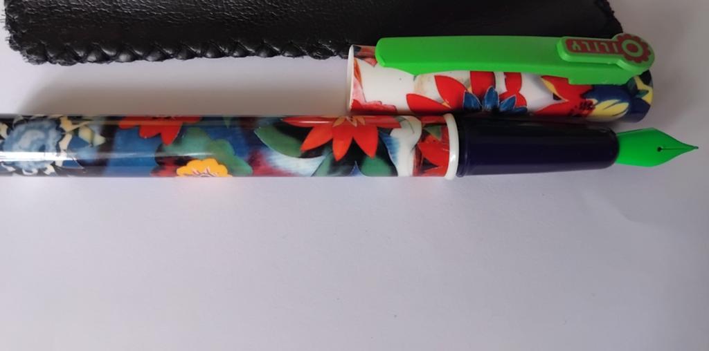 Oliliy  vulpen bloem motief zo goed als nieuw, Verzamelen, Ophalen of Verzenden, Zo goed als nieuw, Vulpen, Overige merken