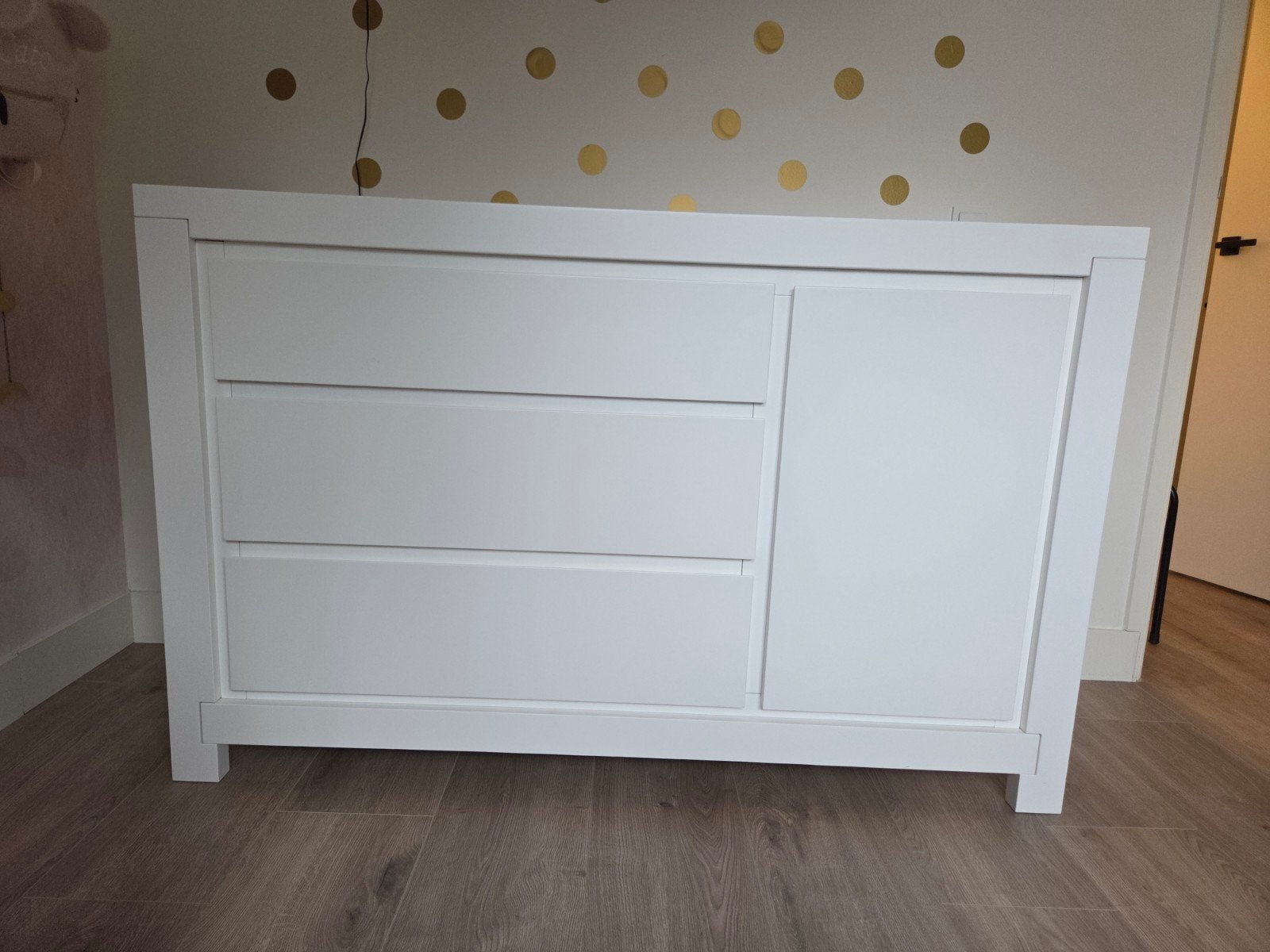 mooie witte houten commode, Kinderen en Baby's, Kinderkamer | Complete kinderkamers, Ophalen, Gebruikt, Jongetje of Meisje
