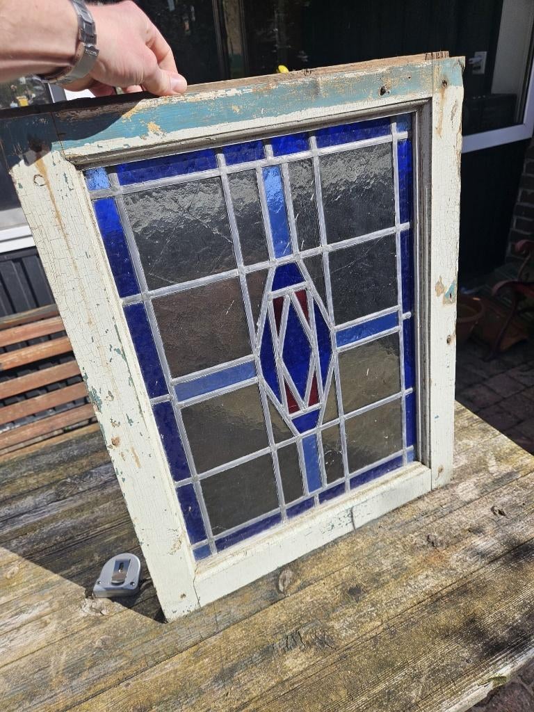 Oud glas-in-lood raam in originele houten lijst antiek, Gevelraam of Ruit, Gebruikt, Minder dan 80 cm, Ophalen of Verzenden