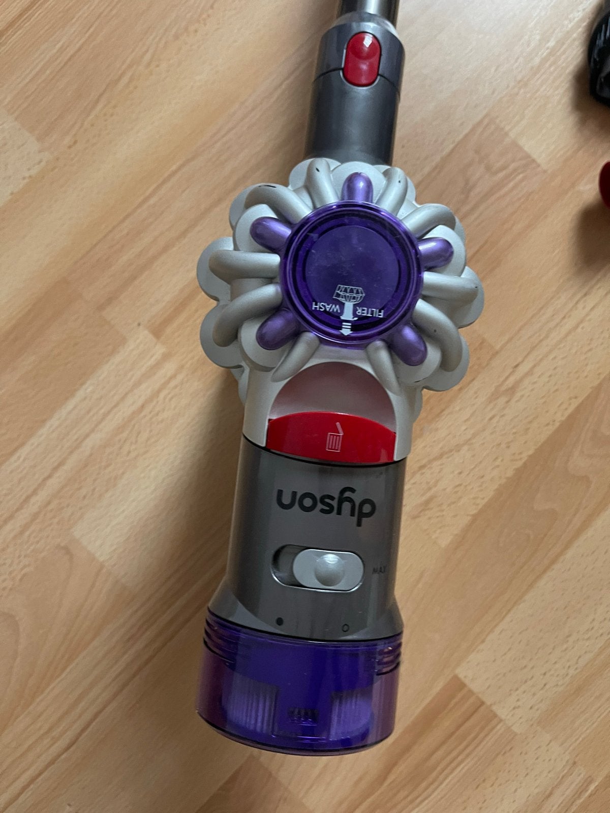 Foto 5 van Dyson V8 Absolute steelstofzuiger met accessoires