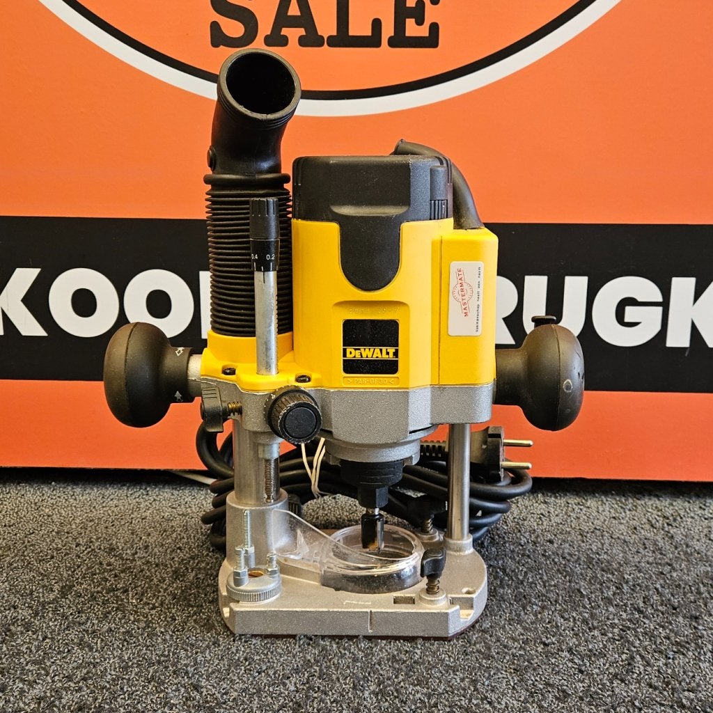 DeWalt DW621 Bovenfrees 1100W in Nette Staat, Doe-het-zelf en Verbouw, Dewalt, Zo goed als nieuw, Support@dewalt.com, 701 E. Joppa Road
Towson, MD 21286
USA