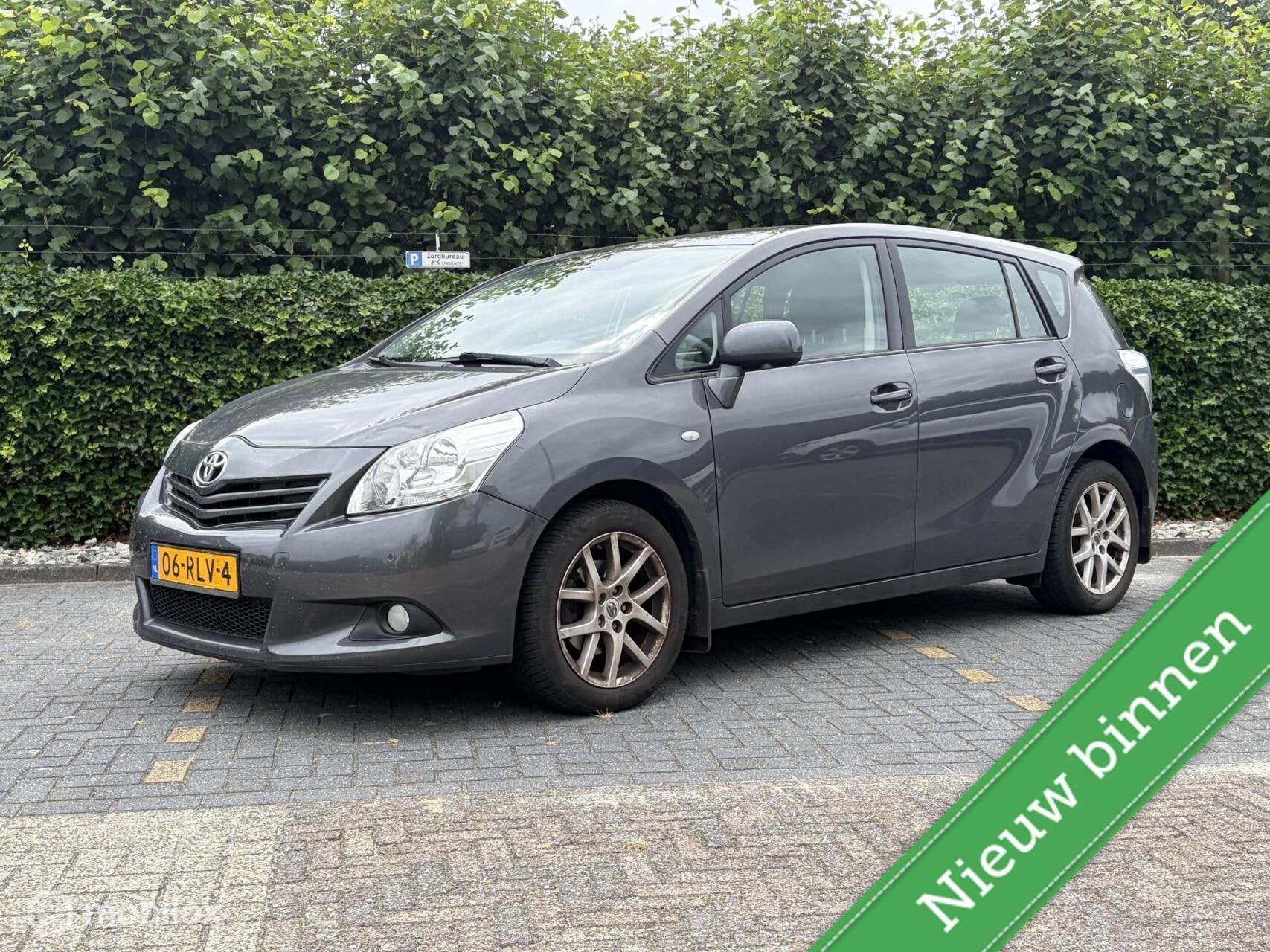 Toyota Verso 1.8 VVT-i Business PANO / TR.HAAK / CARPLAY / C, Auto's, Euro 5, Gebruikt, Zwart, 4 cilinders
