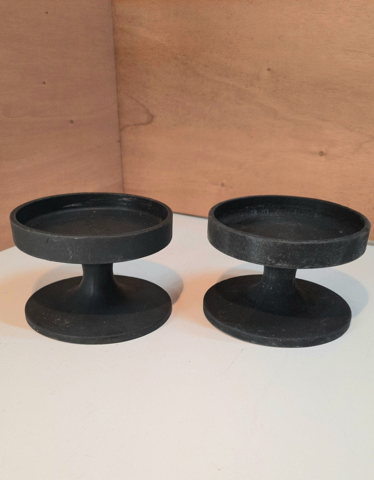 Twee vintage Robert Welch smeedijzeren kandelaars., Zwart, Ophalen of Verzenden, Zo goed als nieuw, Metaal
