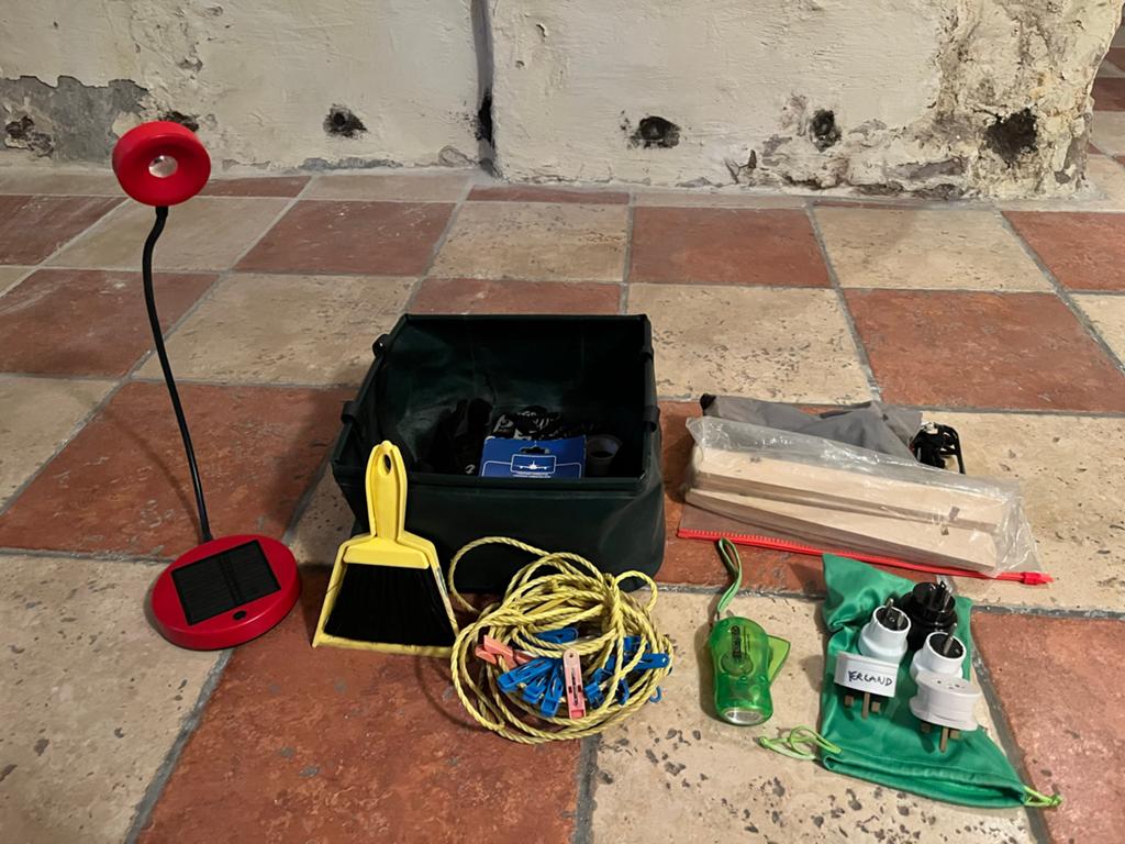 Kampeeraccessoires set: wasteil, adapters, lamp, waslijn, Ophalen, Gebruikt