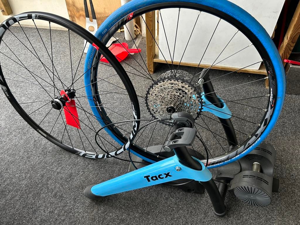 Tacx Boost fietstrainer  met mtb 29 inch velgen, Ophalen of Verzenden, Zo goed als nieuw, Overige merken