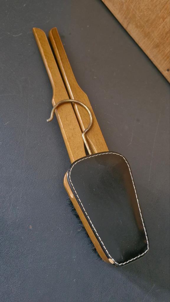 Vintage houten kledingborstel met hanger, Ophalen of Verzenden