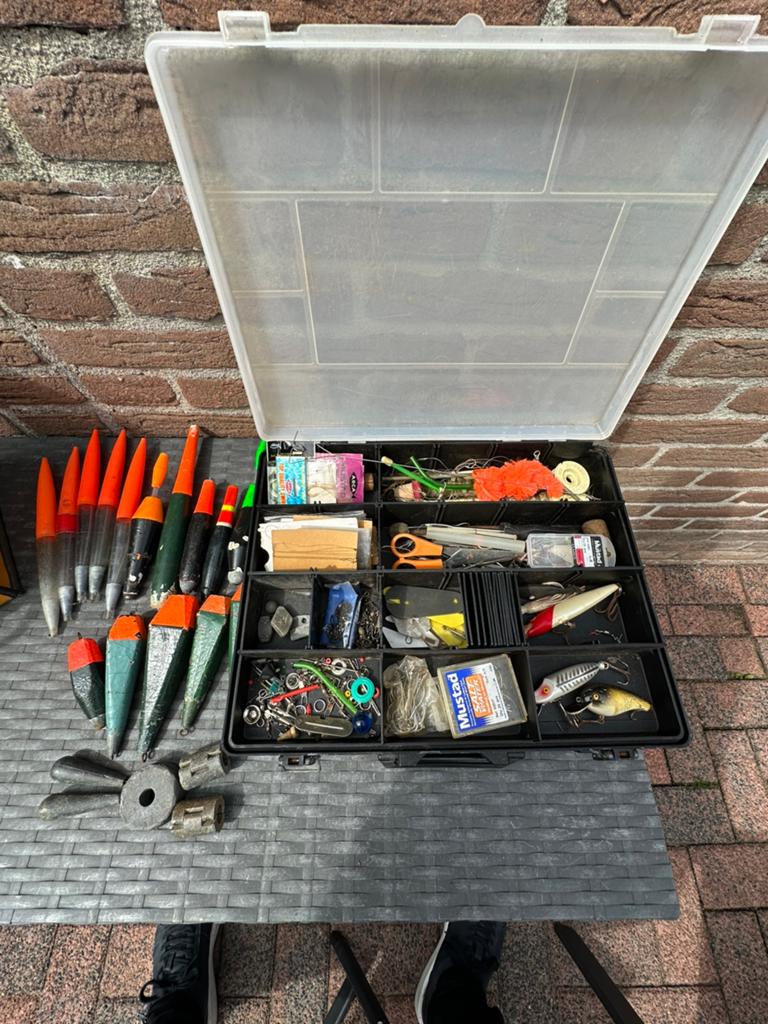 Dubbelzijdige box met zeevis spullen en tas, Ophalen, Gebruikt, Overige typen