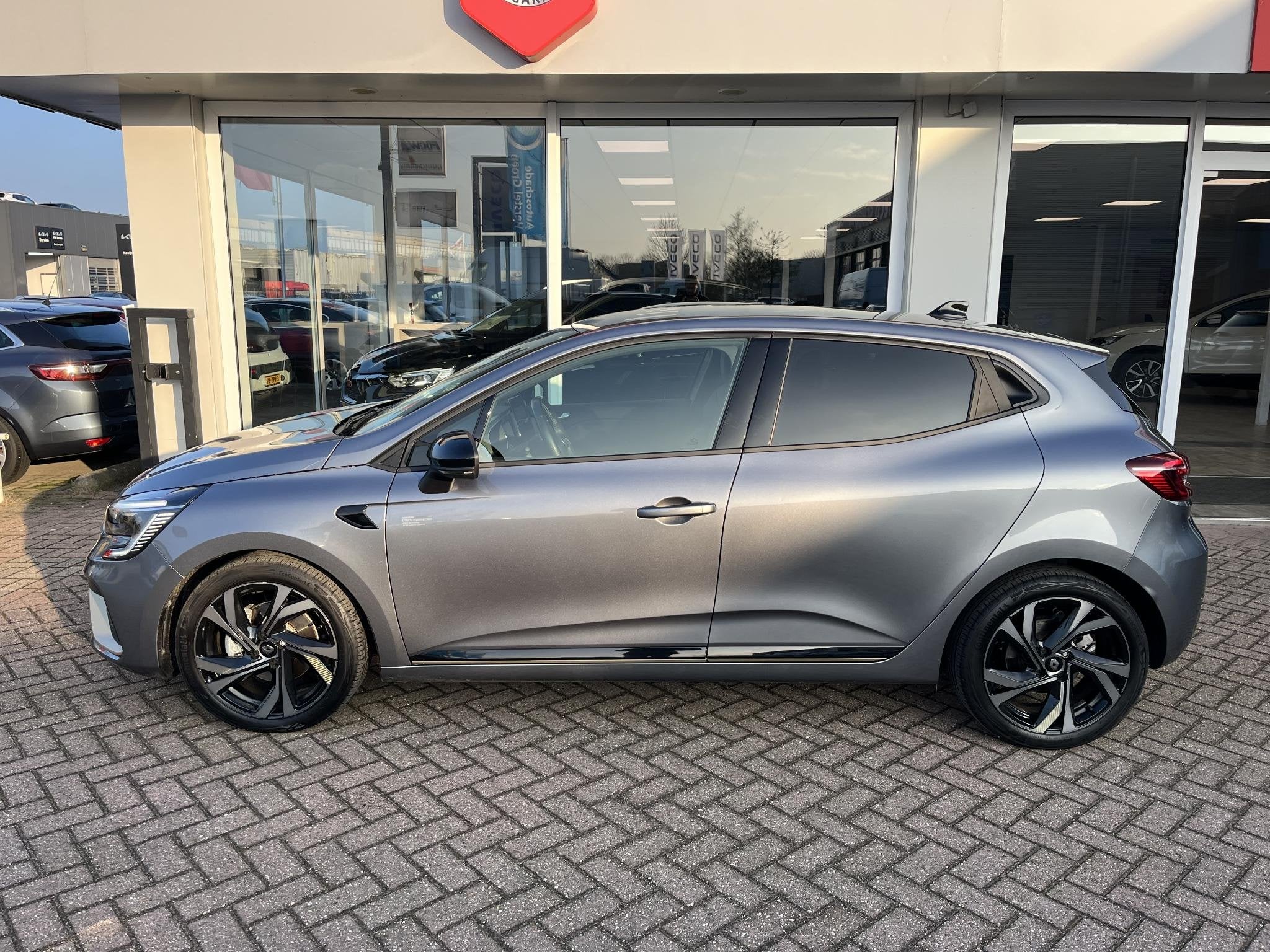 Renault Clio 1.6 E-Tech Hybrid 145 E-Tech Engineered Schitte, Gebruikt, Euro 6, Leder en Stof, 23 km/l