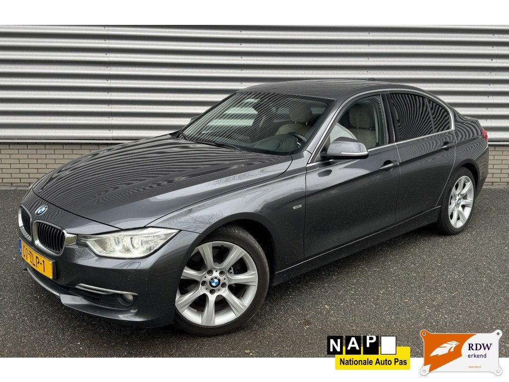 BMW 3-serie 328i High Executive Haed Up Leder Navi, Auto's, BMW, Automaat, Achterwielaandrijving, Gebruikt, Beige