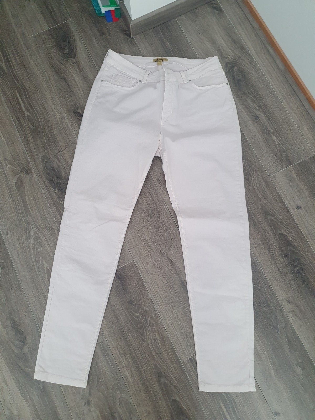 Bandolera lichte lila Jeans Maat 42 met Geborduurde Details, Kleding | Dames, Wit, Maat 42/44 (L), Ophalen of Verzenden, Zo goed als nieuw