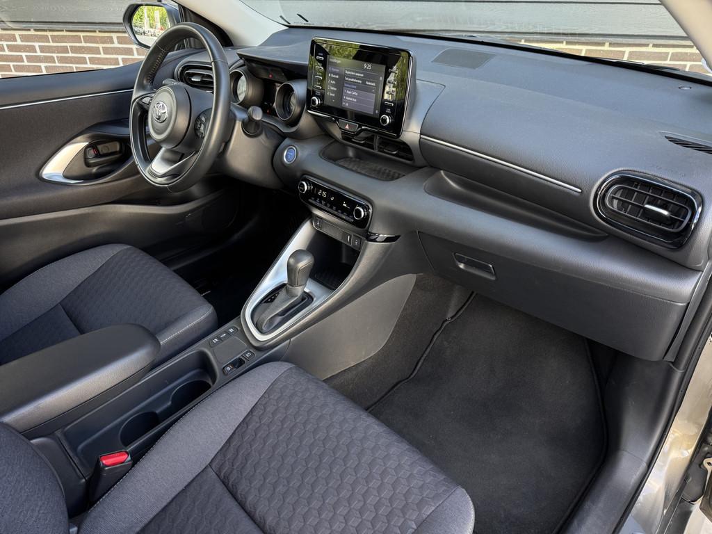 Toyota Yaris 1.5 Hybrid Dynamic Stoelverw, Trekhaak, Keyless, Stof, Gebruikt, Zwart, 116 pk