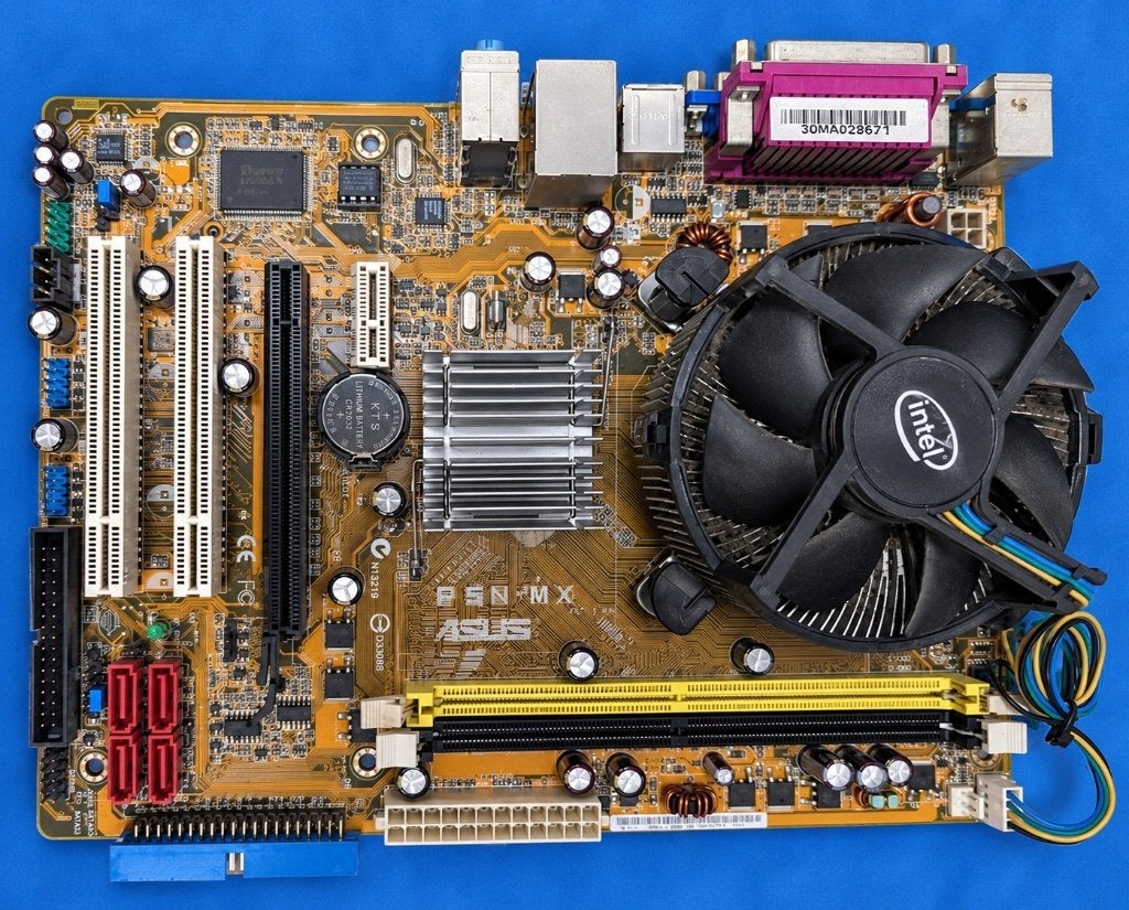 moederboard Asus P5N-MX4 + ATI Radeon card, Computers en Software, Ophalen, Refurbished, DDR2