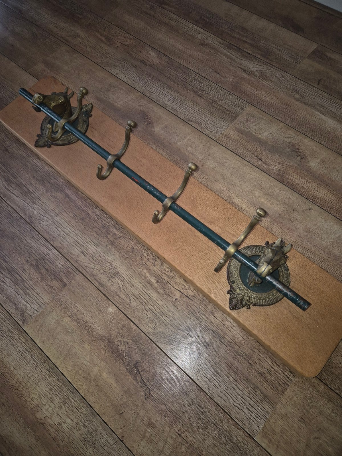 Antieke messing wandkapstok met paardenhoofden, Ophalen