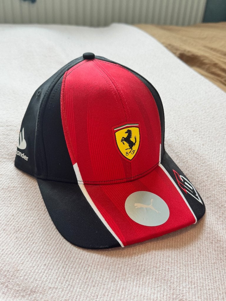 Charles Leclerc 2023 Ferrari teampet Puma NIEUW, Ophalen of Verzenden, Nieuw, Formule 1