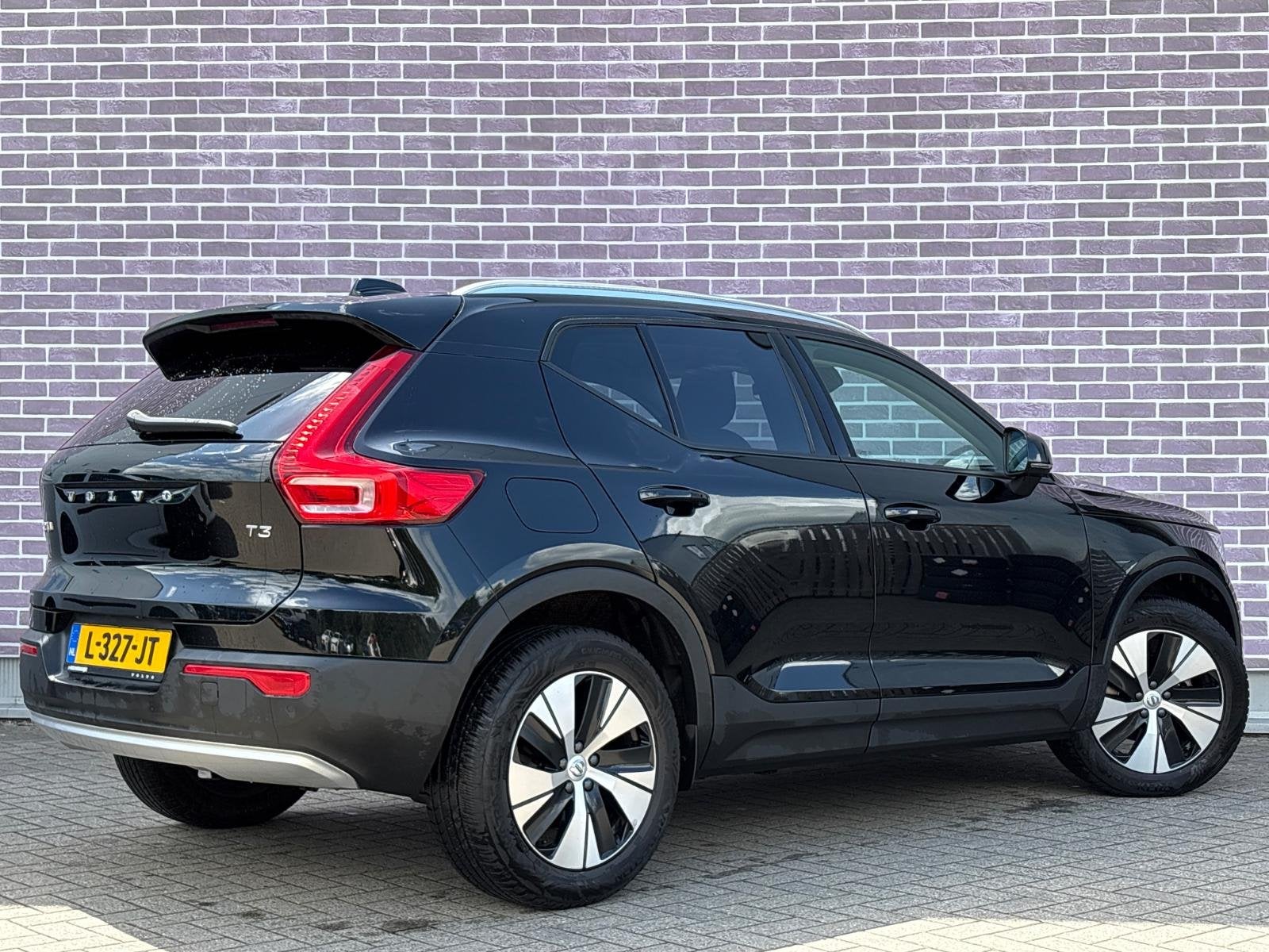 Volvo XC40 1.5 T3 Momentum | Trekhaak | stoelverwarming | St, Auto's, 12 maanden, 1525 kg, Gebruikt, Euro 6