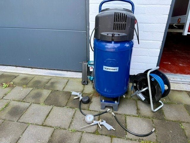 Compressor Set Topcraft 50L (10 Bar) + Haspel & Nagelpistool, 25 tot 100 liter, Ophalen, Zo goed als nieuw, 200 tot 400 liter/min