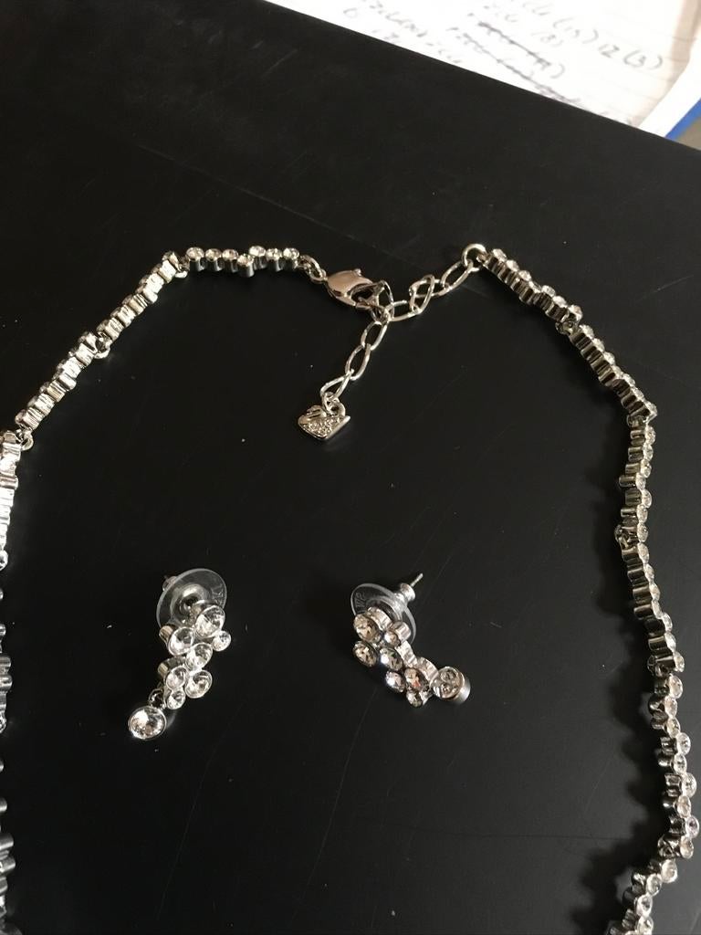 Te koop splinternieuwe oorbellen van Swarovski, Ophalen of Verzenden, Nieuw, Sieraad of Horloge
