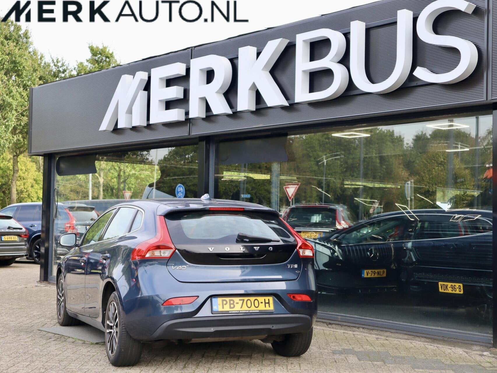 Volvo V40 1.5 T2 Inscription Aut. Leder,Panodak, Standkachel, 4 cilinders, 700 kg, Blauw, 122 pk
