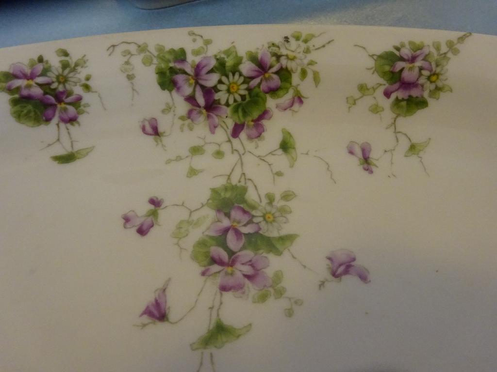servies       heel mooi met viooltjes en madeliefjes, Ophalen
