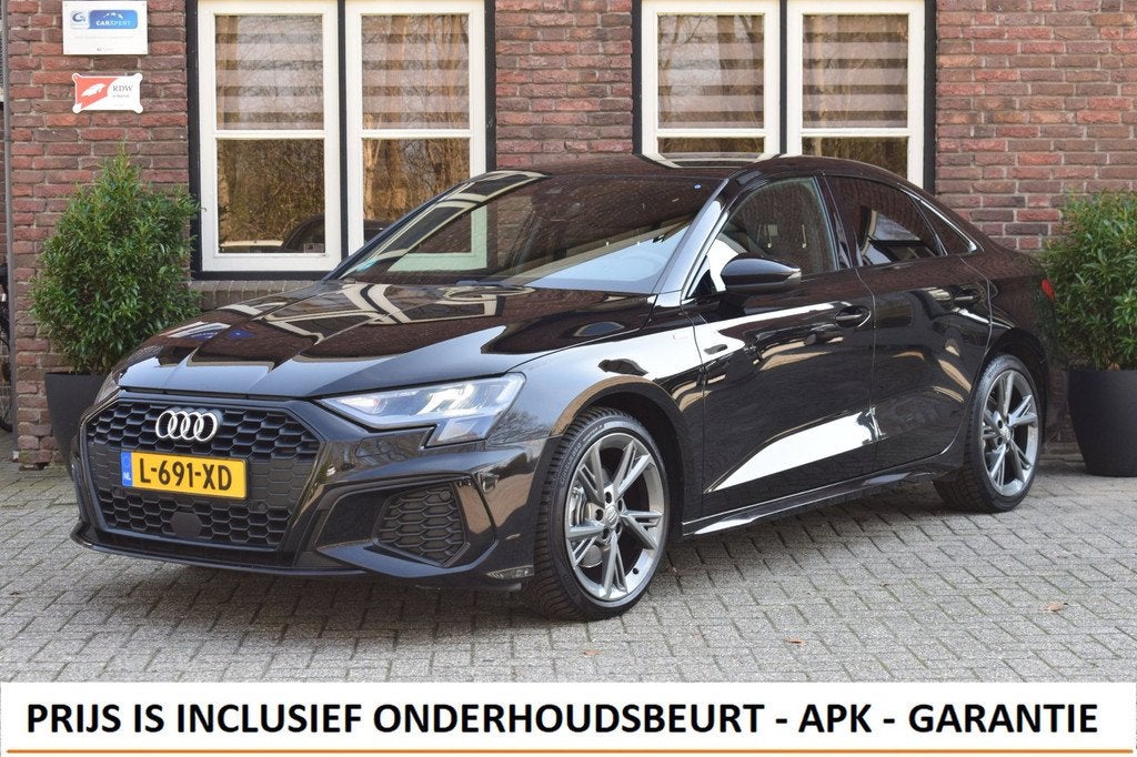 Audi A3 Limousine 35 TFSI S-tronic S Edition One | S line ex, Auto's, Audi, 4 cilinders, Zwart, Bedrijf, 690 kg