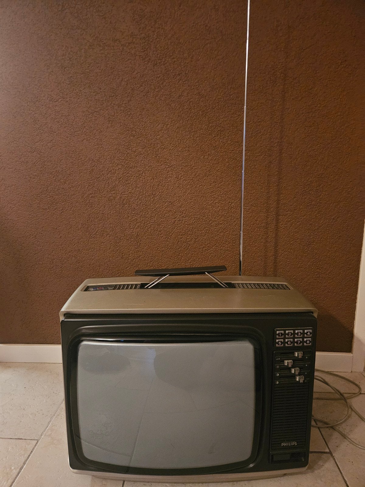 Vintage Philips draagbare kleurentelevisie Type 14 C.625/12, Ophalen, Philips