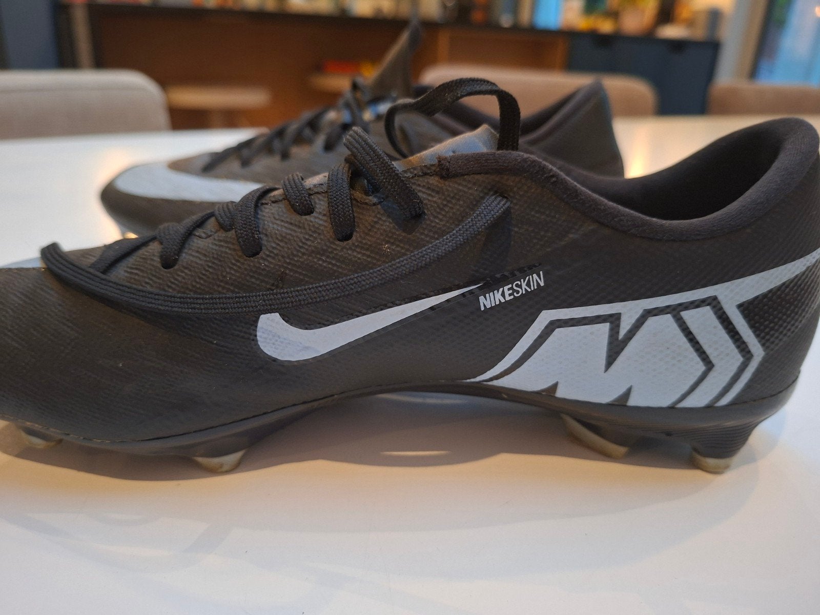 Nike voetbalschoenen mt 40, Maat XS of kleiner, Ophalen, Zo goed als nieuw, Schoenen