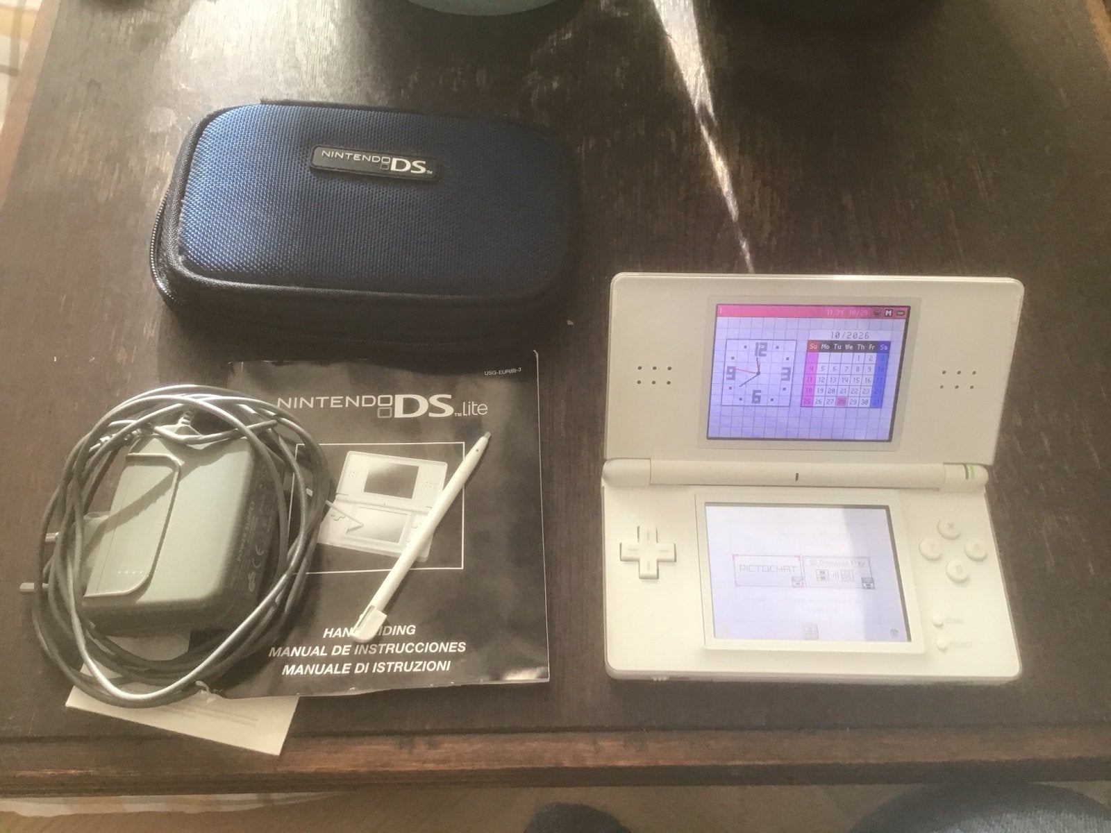 Nintendo DS Lite Wit met stylus, oplader en hoesje., Ophalen, Gebruikt, Wit, Met beschermhoes of tas