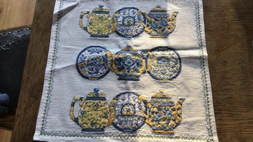 Prachtig borduurwerk van theepotten, Hobby en Vrije tijd, Borduren en Borduurmachines, Ophalen of Verzenden, Nieuw, Handborduren