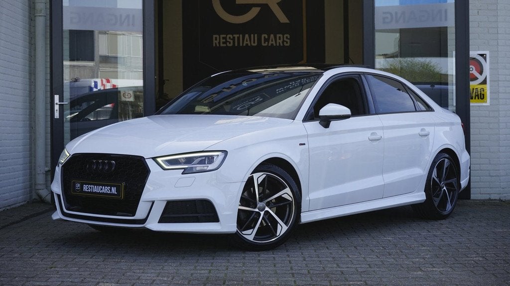 Audi A3 Limousine 35 TFSI 3x S Line Black Optik AUTOMAAT-BAN, Auto's, Audi, 4 cilinders, 150 pk, Leder en Stof, Wit