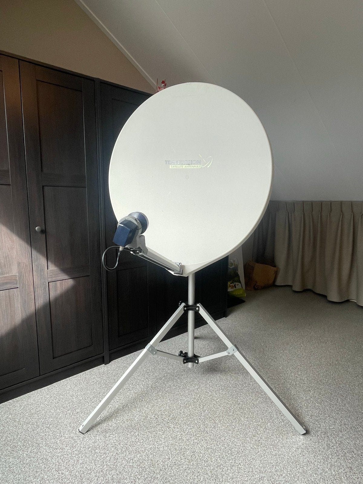 Travelvision R7 Volautomatische Satellietantenne, Ophalen of Verzenden, Zo goed als nieuw, (Schotel)antenne, Overige merken