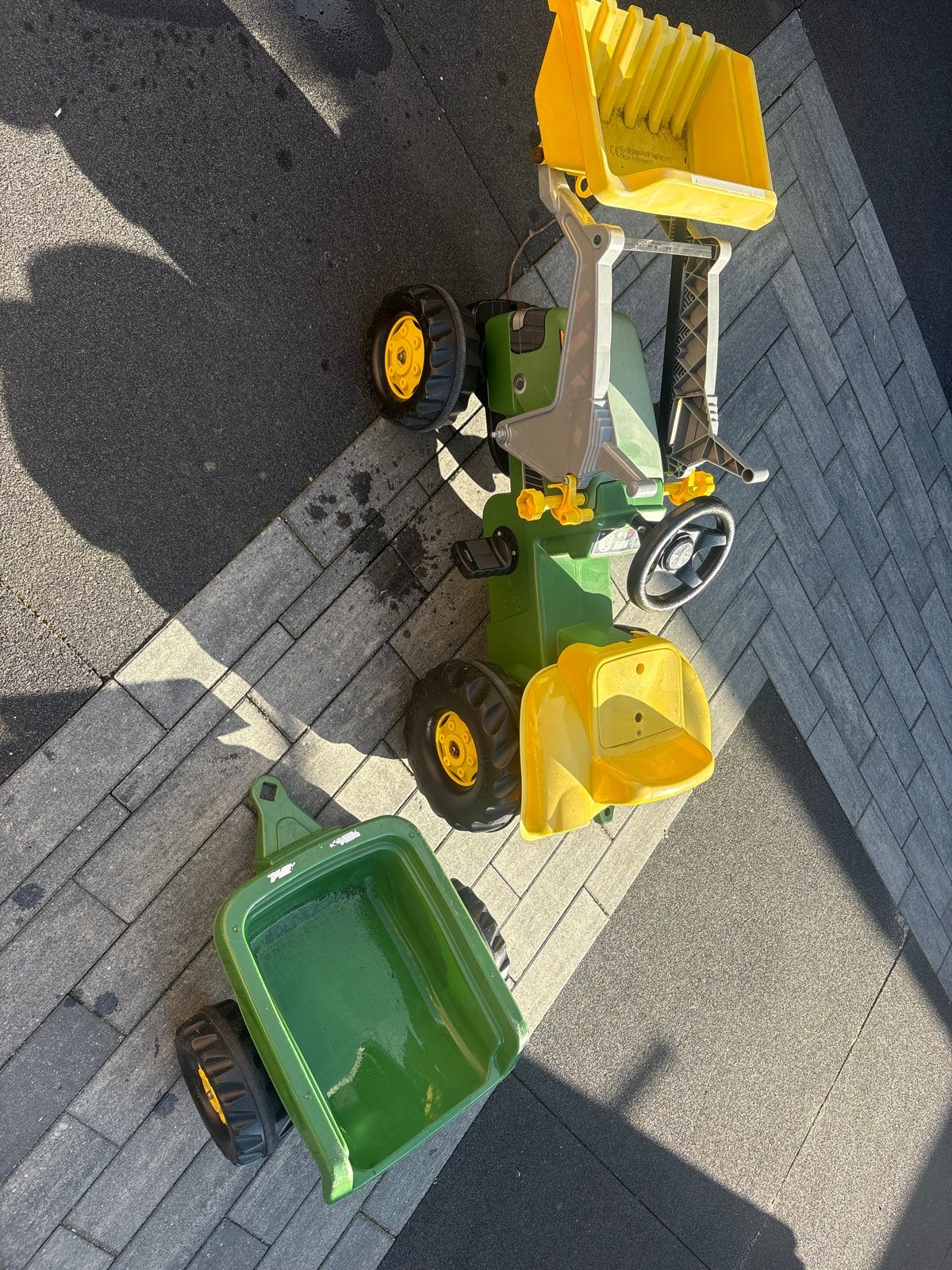 Grote speelgoedtractor met aanhanger en graafbak, Kinderen en Baby's, Ophalen, Gebruikt, Trapvoertuig