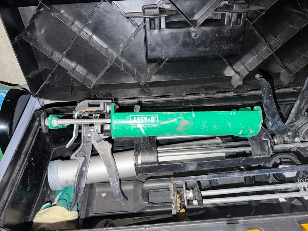 Dubbele kitspuit voor epoxy reparaties en houtrot herstel, Ophalen of Verzenden, Gebruikt