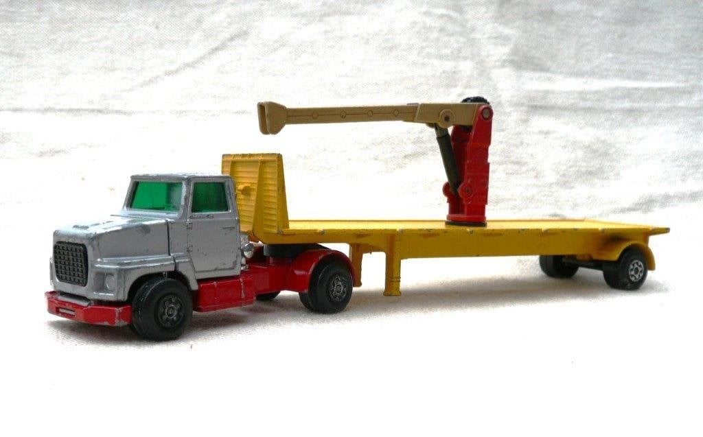Matchbox superkings Ford LTS (1974) + oplegger / kraan 1/60., Hobby en Vrije tijd, Modelauto's | Overige schalen, Ophalen of Verzenden