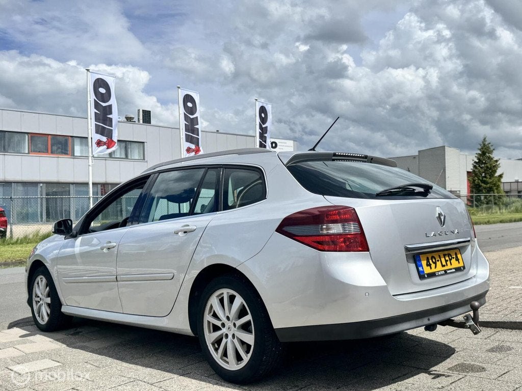 Renault Laguna Estate 2.0 16V Celsium|Navi Xenon Clima Cruis, Auto's, Laguna, 4 cilinders, Euro 4, 1300 kg