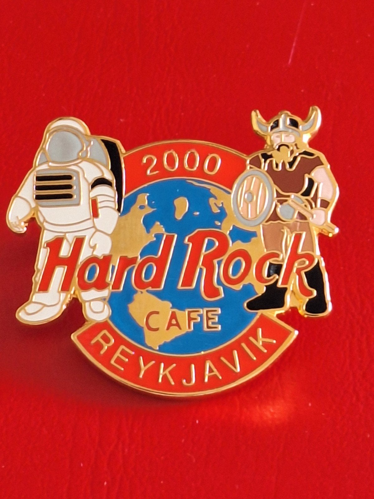 Hard Rock Cafe : REYKJAVIK, IJSLAND. Zeldzame Emaille Speld, Verzenden, Zo goed als nieuw, Merk, Speldje of Pin