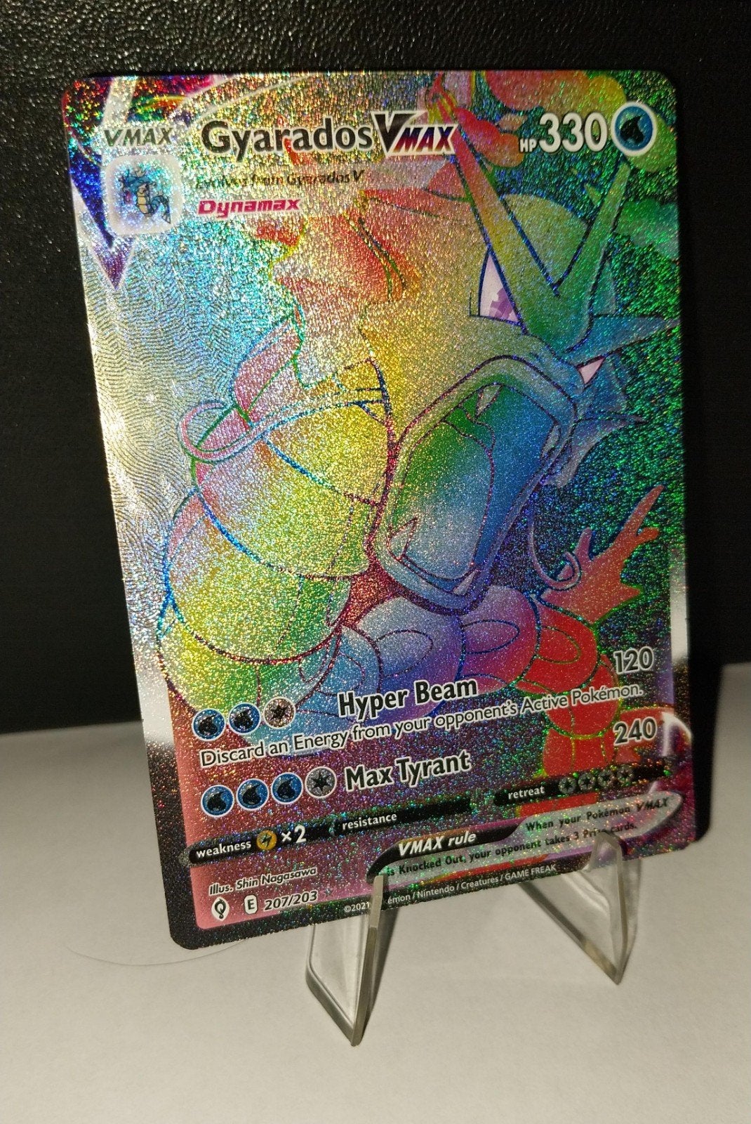 Gyarados VMAX Rainbow Rare (207/203) Pokémon Kaart, Ophalen of Verzenden, Zo goed als nieuw, Losse kaart, Foil