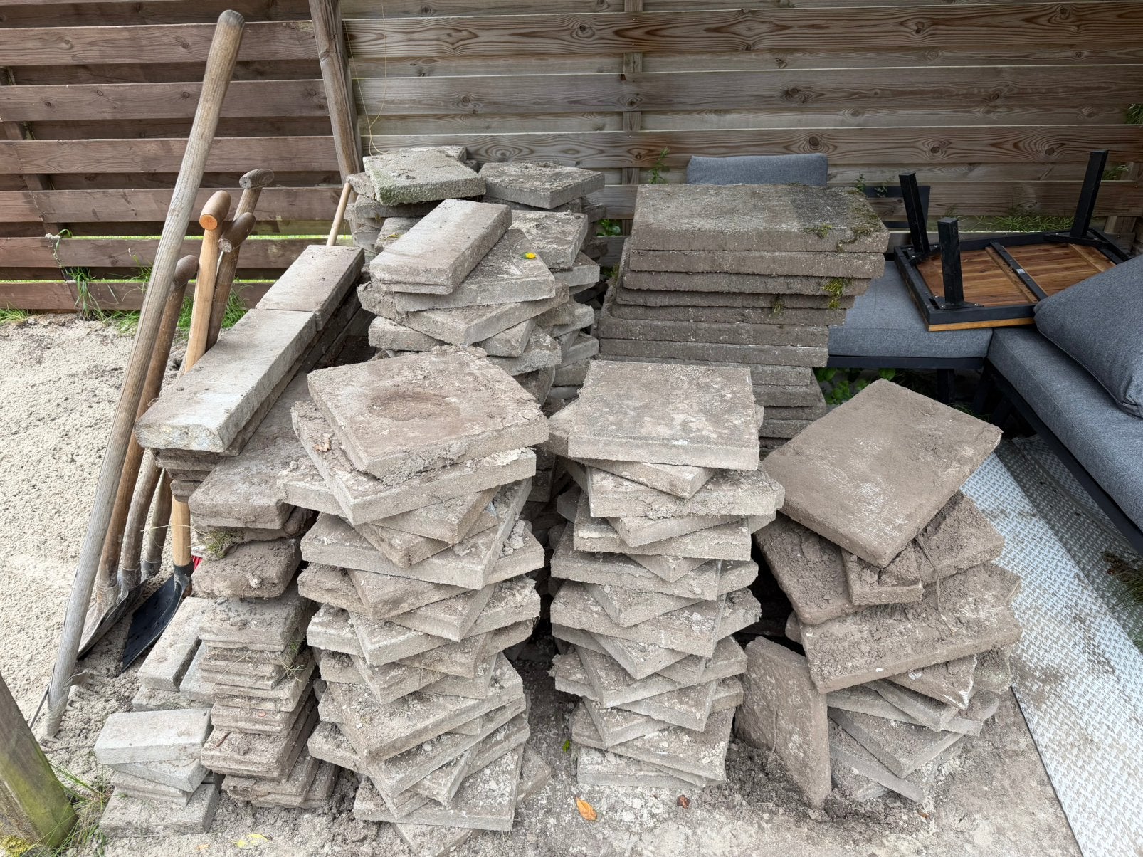 GRATIS 30x30 en 60x40 tegels, Tuin en Terras, Tegels en Klinkers, Ophalen, Zo goed als nieuw, Beton, Terrastegels