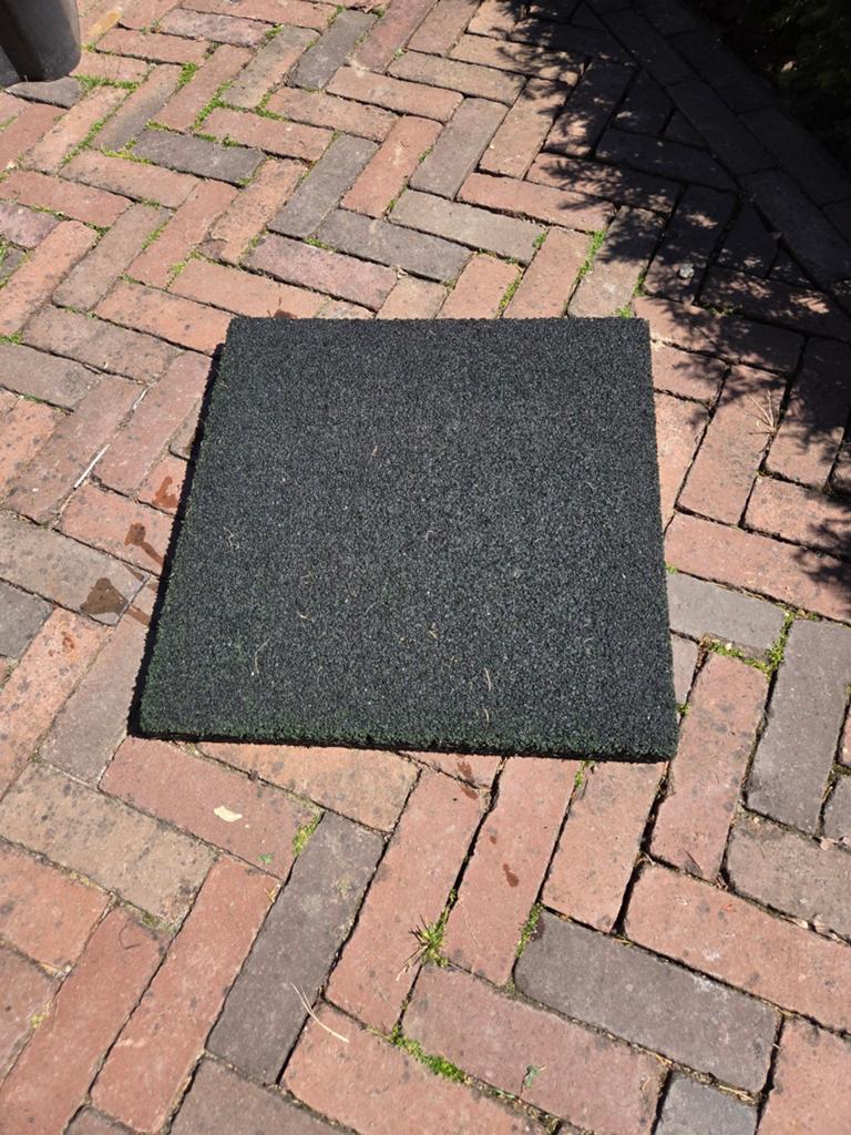 Rubberen tegel voor buiten - 50x50 cm, Gebruikt, Overige typen, Rubber, Ophalen of Verzenden