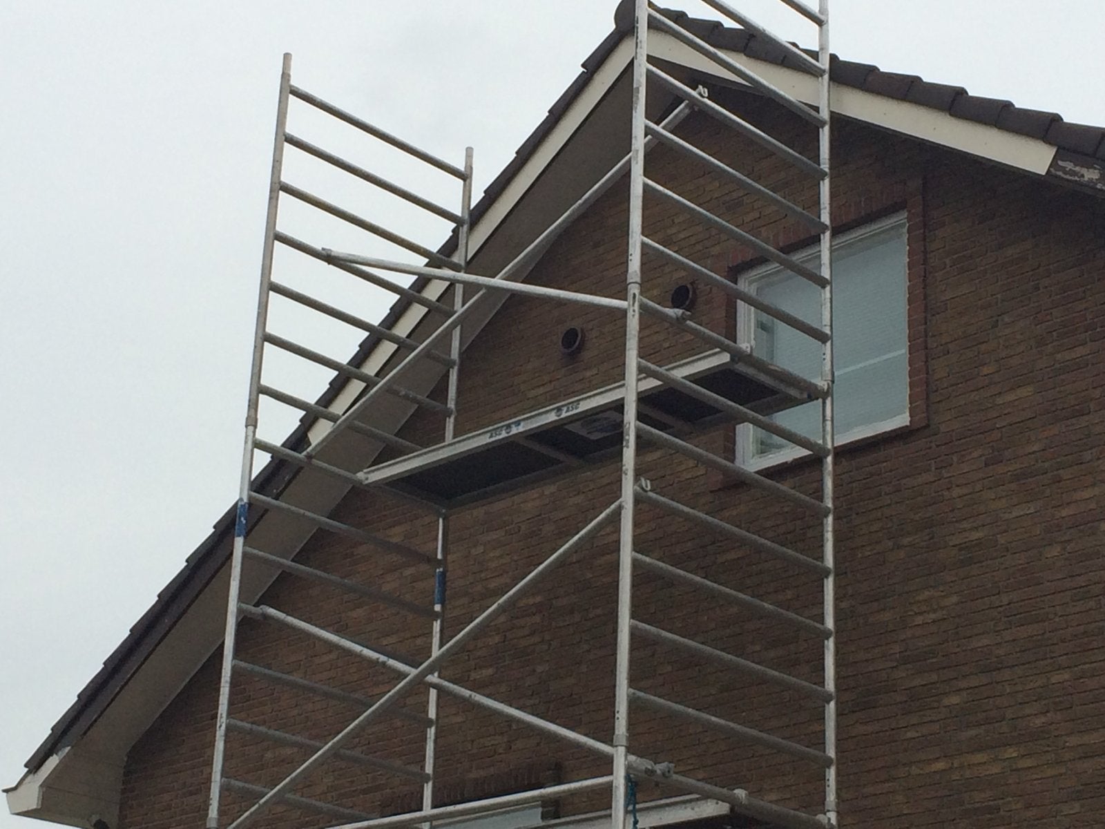 Steiger te huur - Diverse hoogtes en types beschikbaar, Ophalen of Verzenden, Gebruikt, Gevelsteiger, 5 meter of hoger