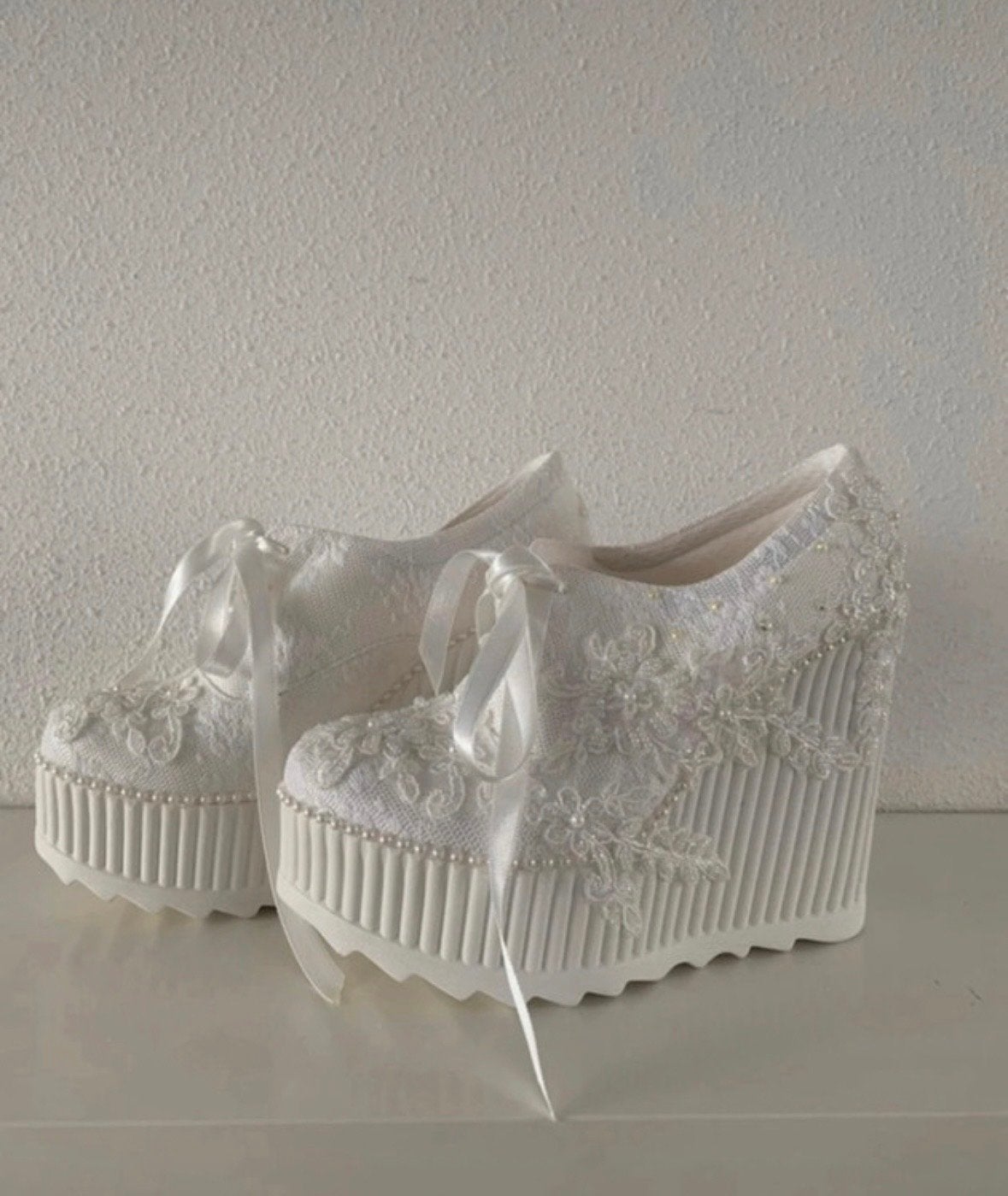 Bruidsschoenen wit maat 36 met kant en parels, Ophalen of Verzenden, Zo goed als nieuw, Wit, Schoenen