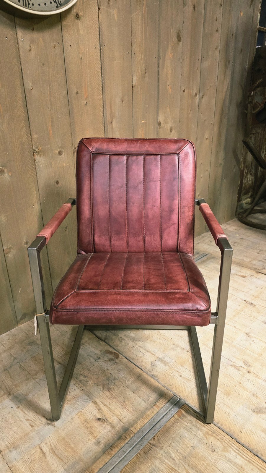 Mooie Industriele Eetkamerstoel Schapen Leer Bordeaux Rood, Huis en Inrichting, Hout, Nieuw, Ophalen of Verzenden, Vijf, Zes of meer stoelen