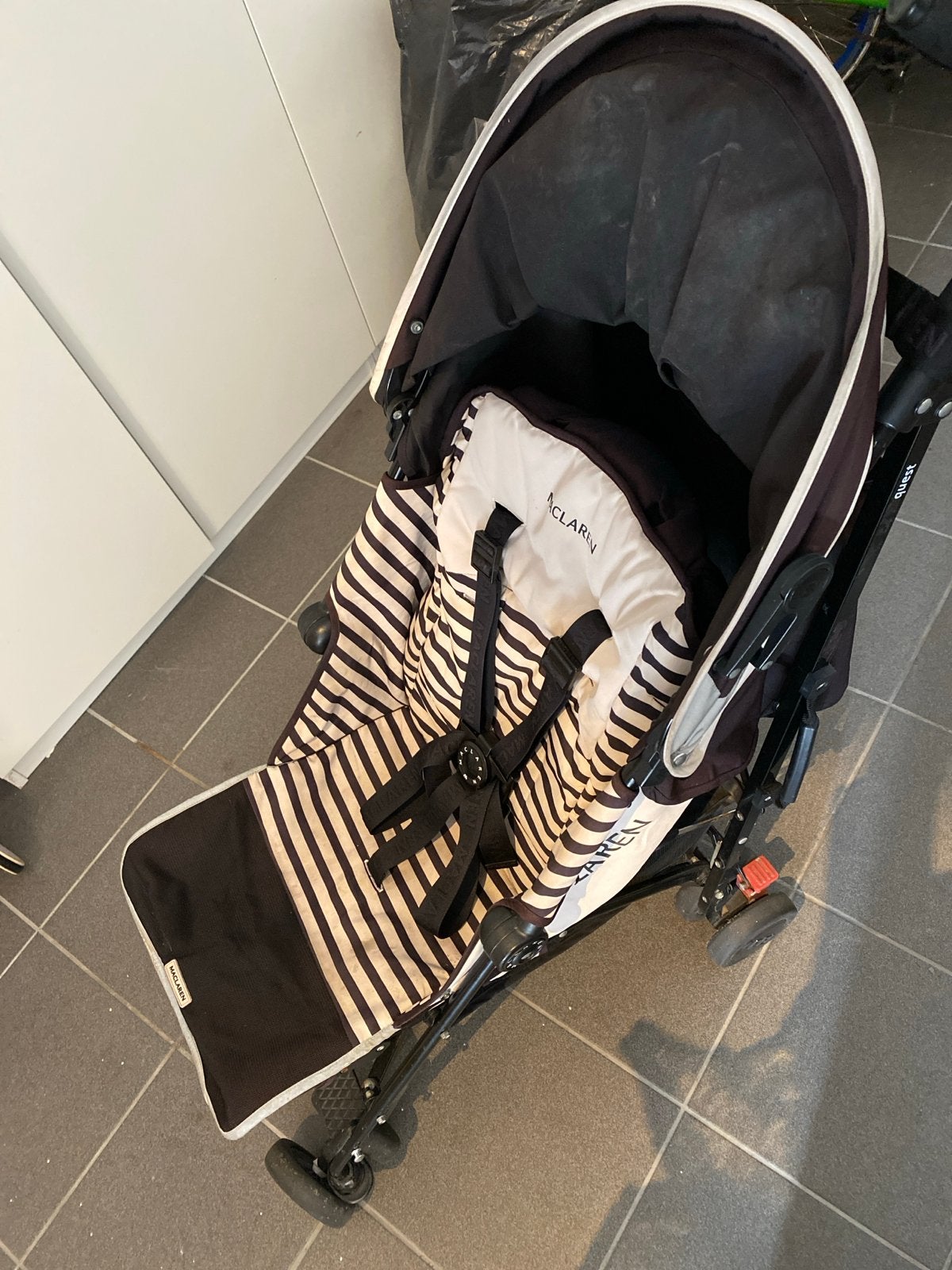 Maclaren Quest buggy met regenhoes, Kinderen en Baby's, Ophalen, Gebruikt, Maclaren, Regenhoes