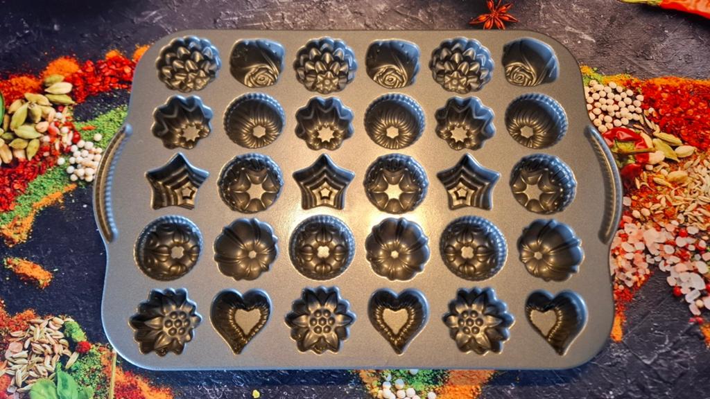 Nordic Ware bundt teacake & candies pan cakevorm, Ophalen of Verzenden, Zo goed als nieuw, Cupcakes, Bakvorm